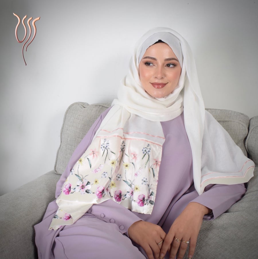 طرحة بوال بيضاء مزينة بتل وشرائط