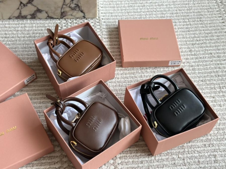 تعليقة miu miu حجم ميني