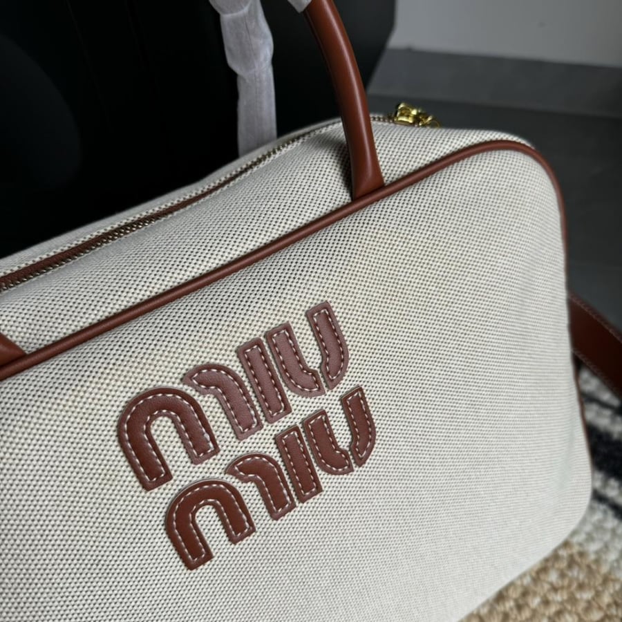 حقيبة miu miu