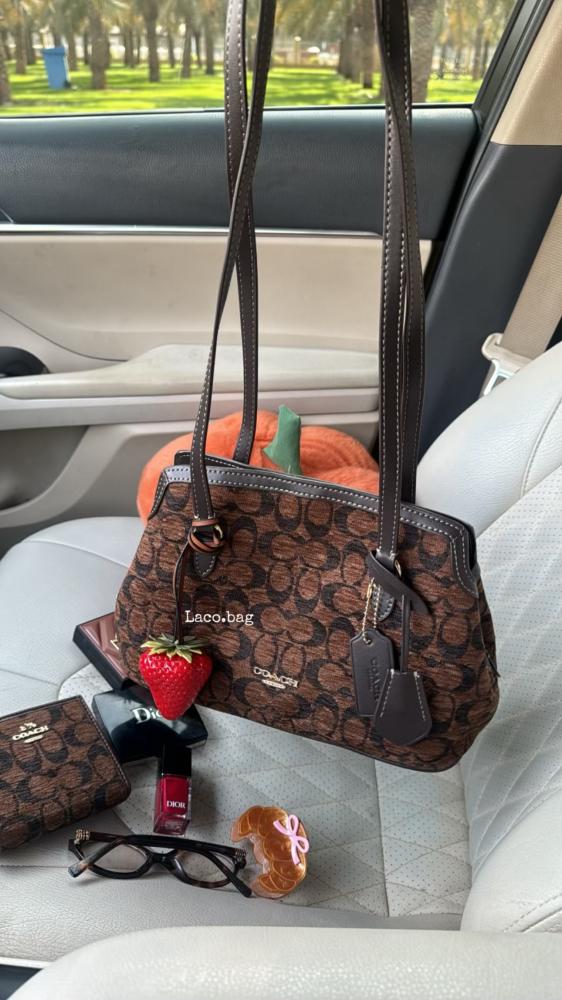 كوتش اليسcoach elise shoulder
