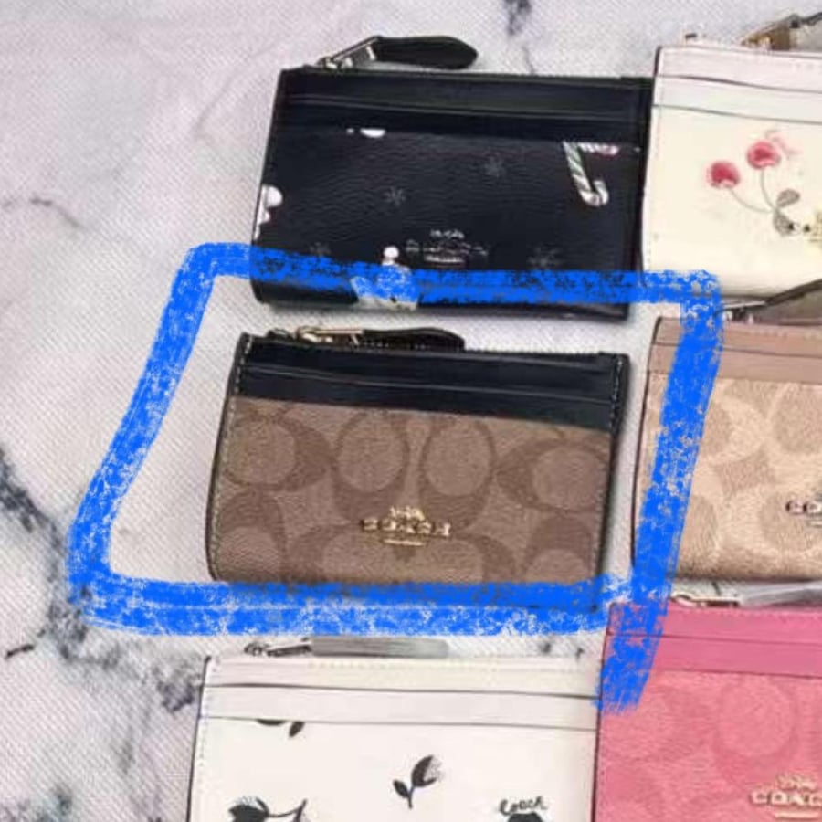 محفظة كوتش بني فاتح