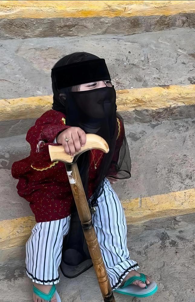 طقم العجوز الصغيرة