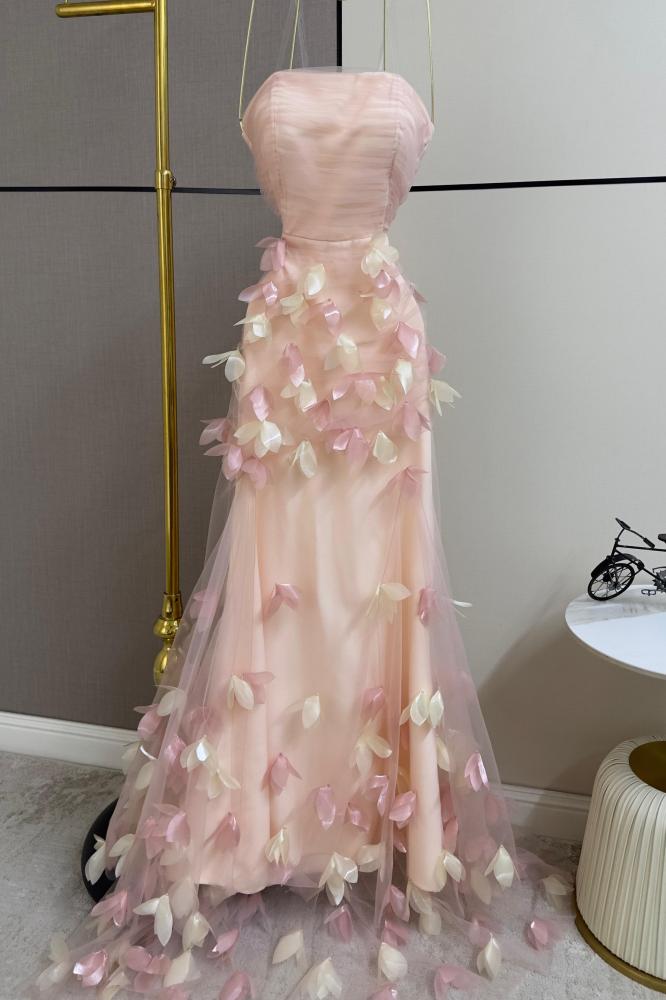 Pink evening dress with floral pattern and soft petal details