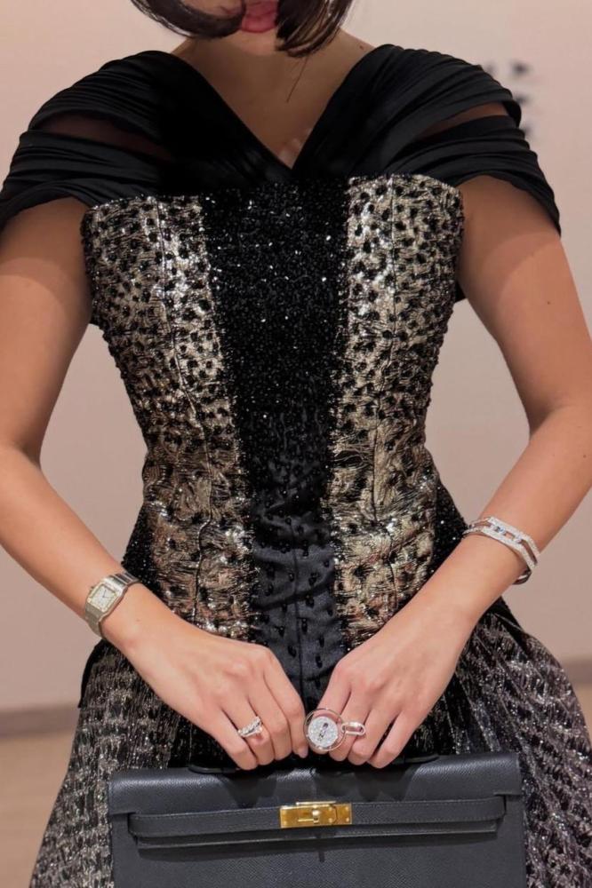 Evening dress off shoulder black color