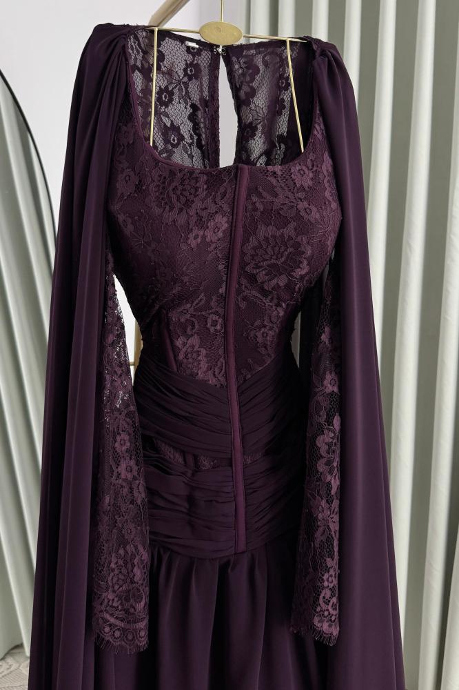 Elegant evening dress in lavender, luxurious lace, with a cape.