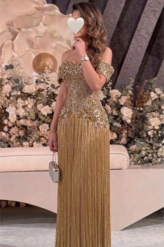 فستان سهرة فاخر بتصميم أوف شولدر
