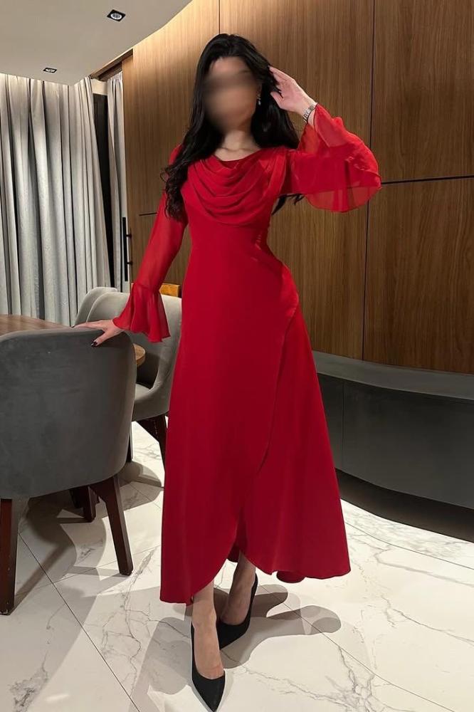 Soft dress with long sleeves red color