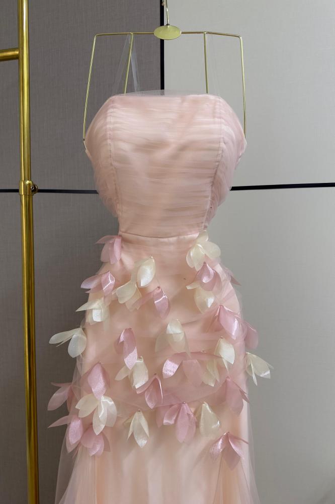 Pink evening dress with floral pattern and soft petal details