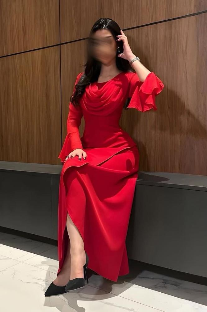 Soft dress with long sleeves red color