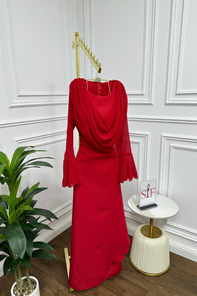 Soft dress with long sleeves red color