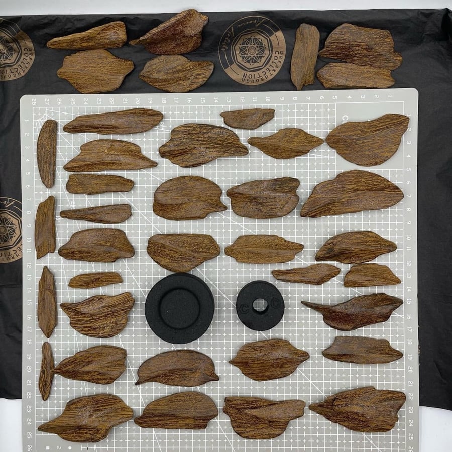 Natural Morkuki oud wood, enhanced luxurious slices (per gram)