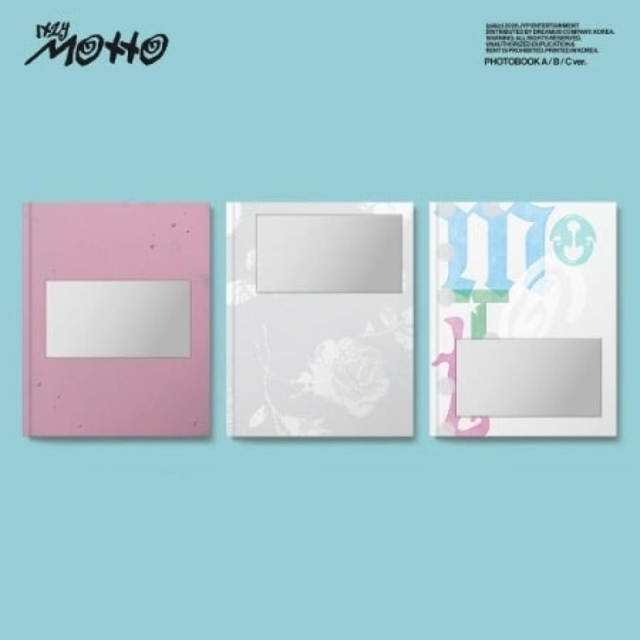 ITZY - [MOTTO] Mini Album PHOTOBOOK RANDOM Version