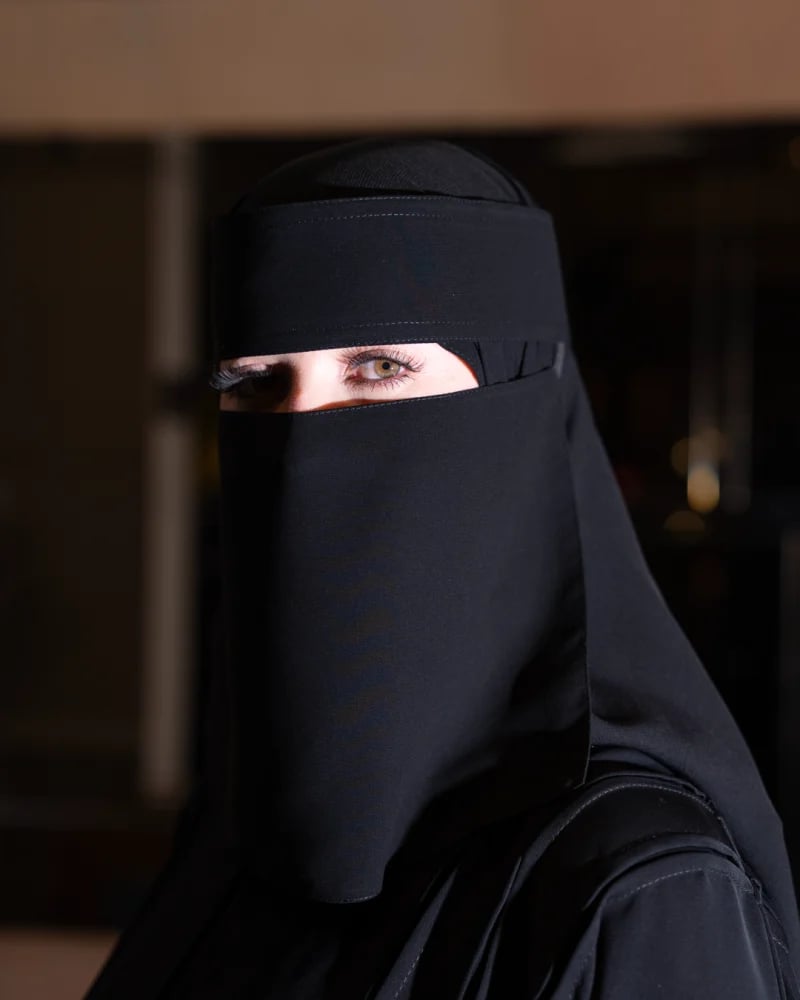 نقاب السنيورة كبير مغاط مائل