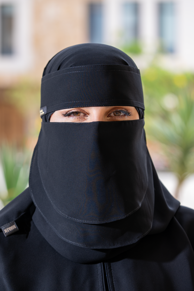 نقاب الغرام قصير