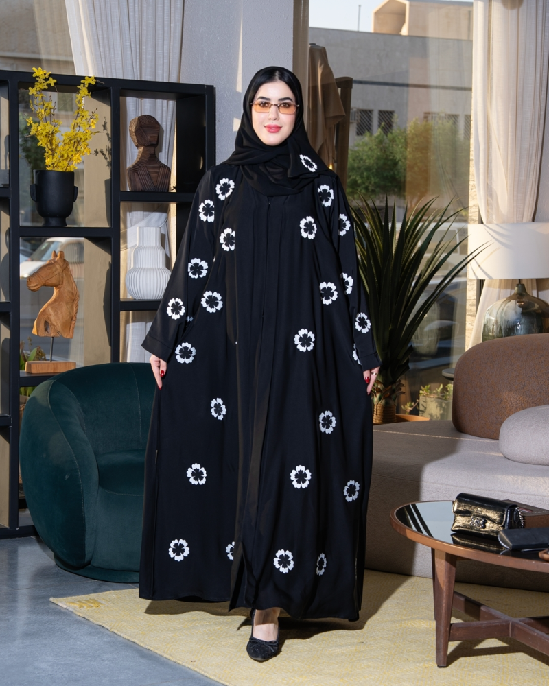 عباية بطرحة بوردة ابيض