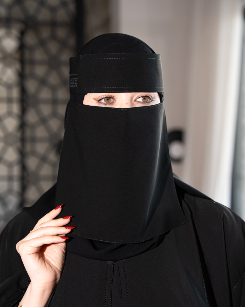 نقاب النواعم قصير