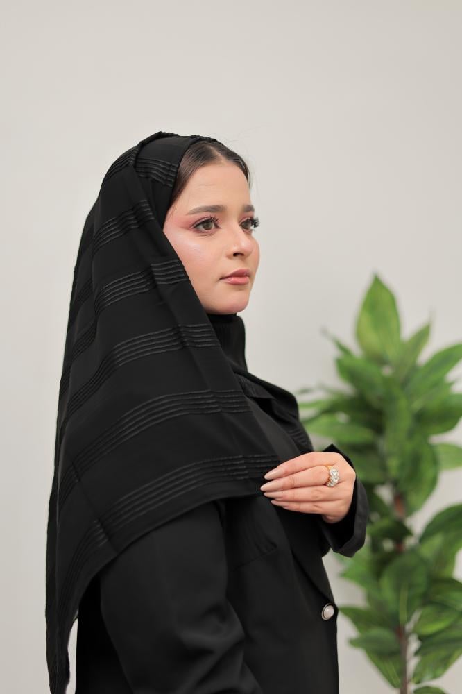 Avenue 14 black Japanese veil