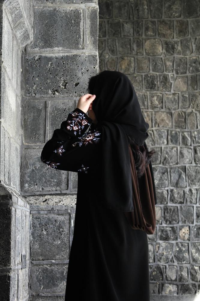 عباية تطريز ورد - متوفر الوان