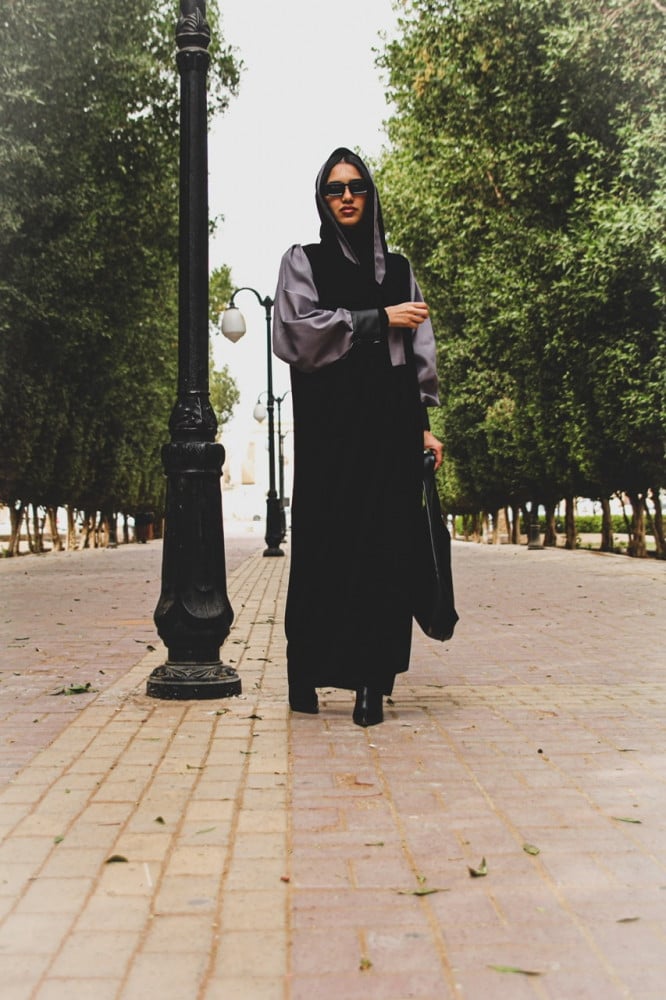 عباية سادة كم رمادي
