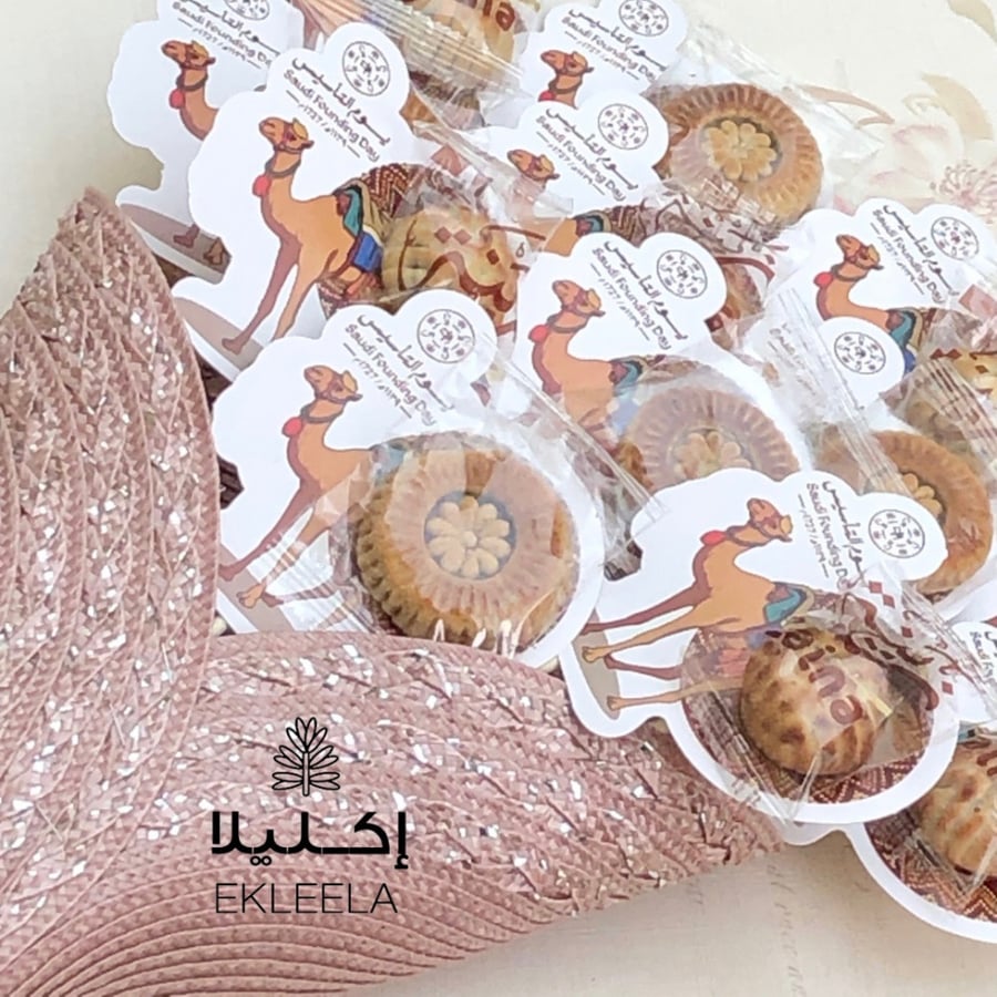 A bouquet of Maamoul distribution bouquet with Founding Day theme (12 pieces)