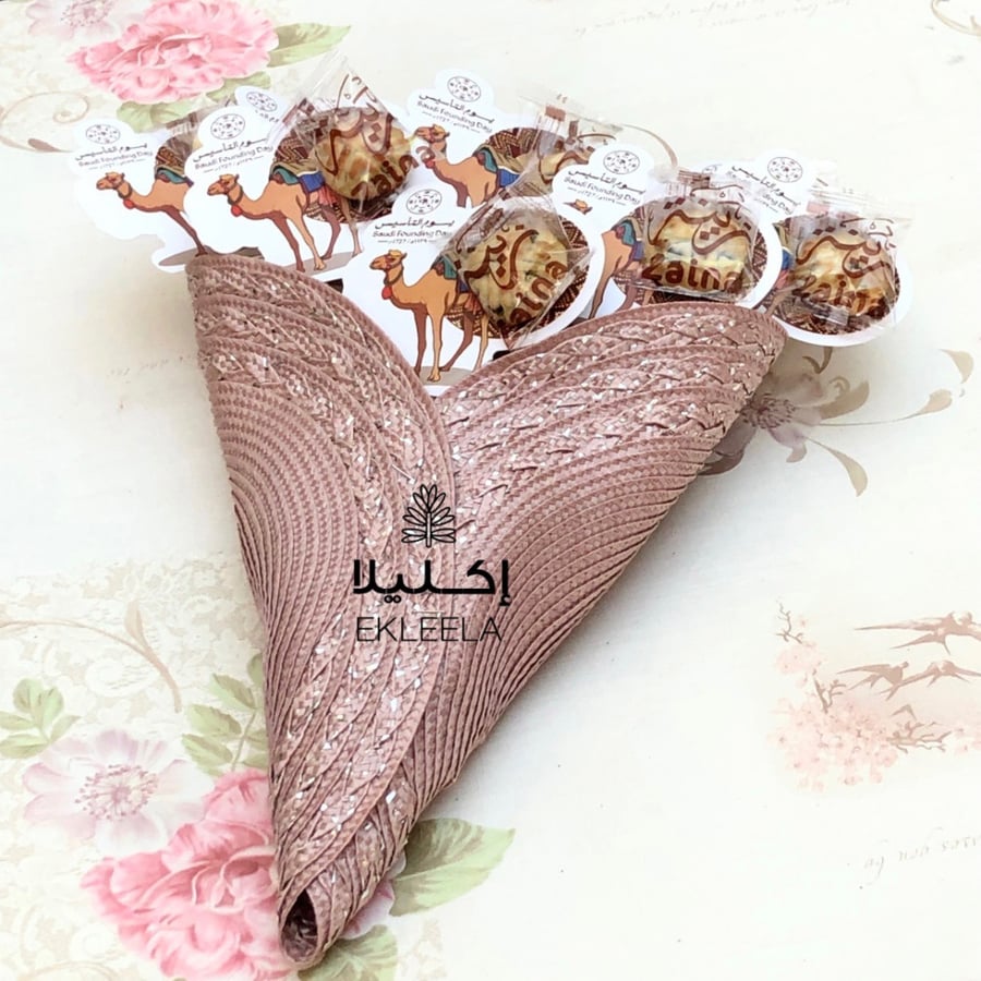 A bouquet of Maamoul distribution bouquet with Founding Day theme (12 pieces)