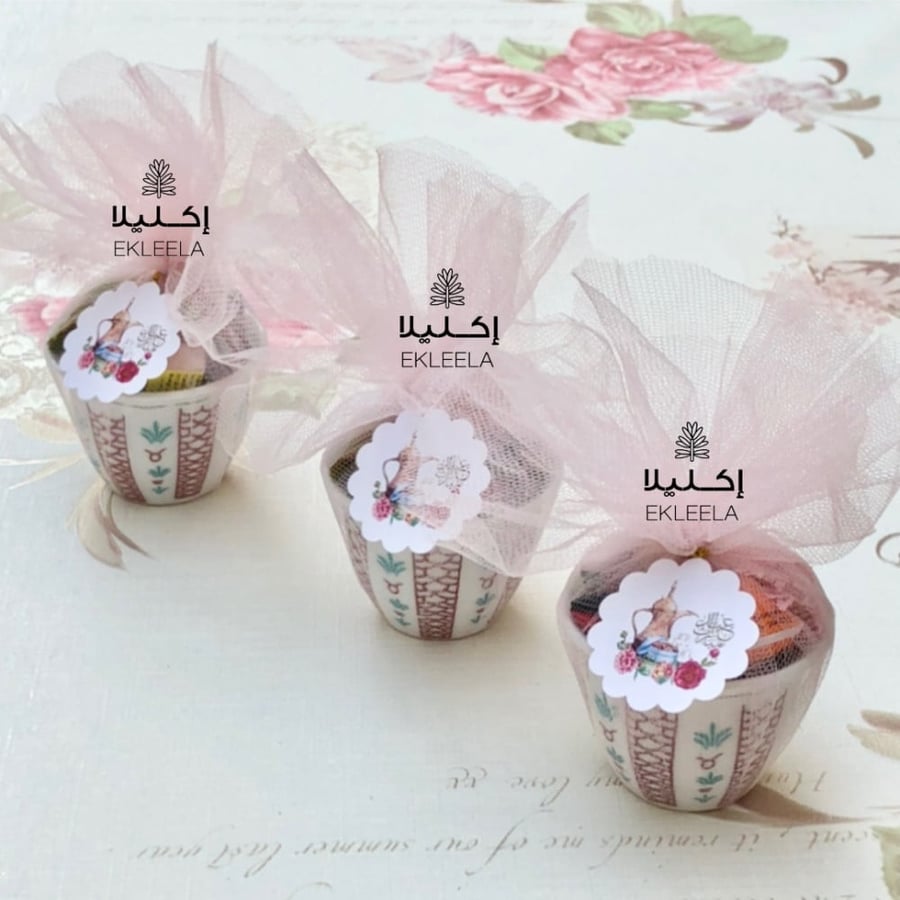 توزيعات فناجين سيراميك بنقوش شعبيه /عيديات / عيدية كبار  ( 12 فنجان )
