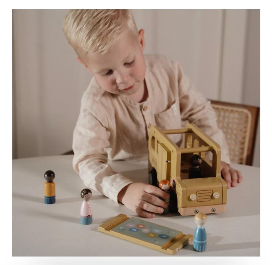باص المدرسة الخشبي من little dutch