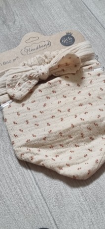 A headband with a hair collar