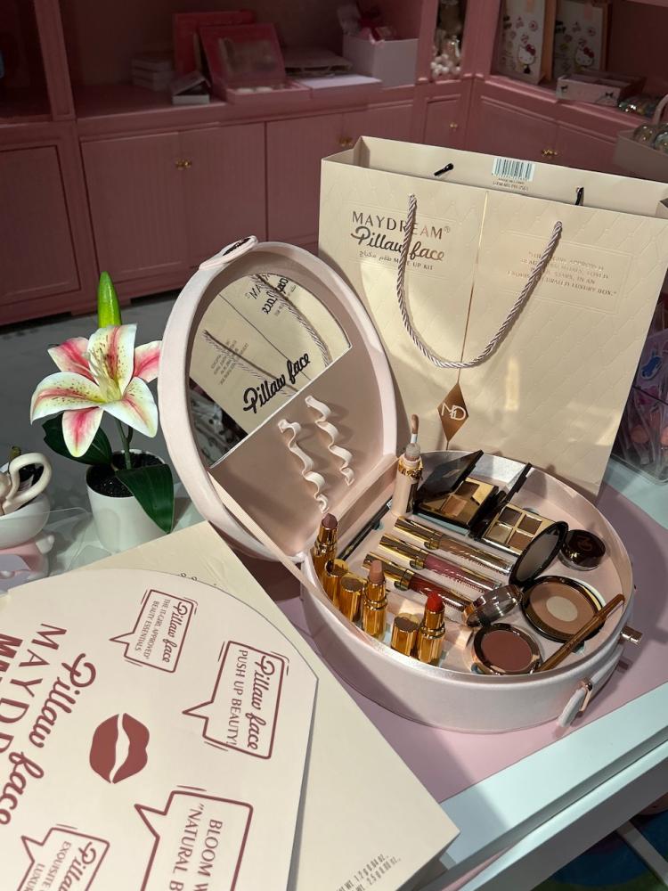 شنطة ميك اب كبيره