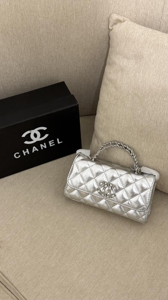 CHANEL فضي