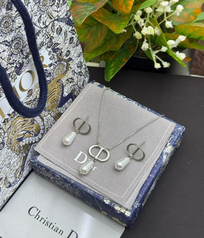 DIOR