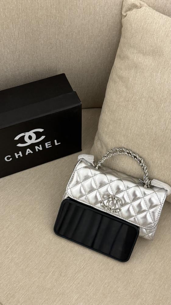 CHANEL فضي