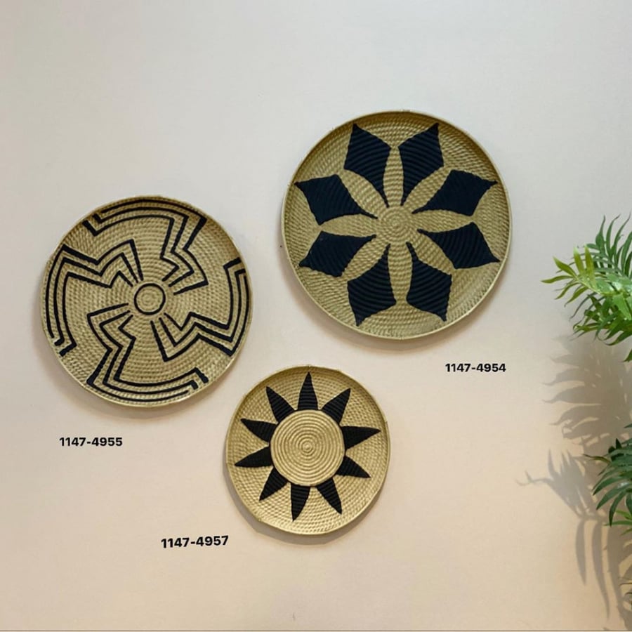 Wall-mounted iron tray