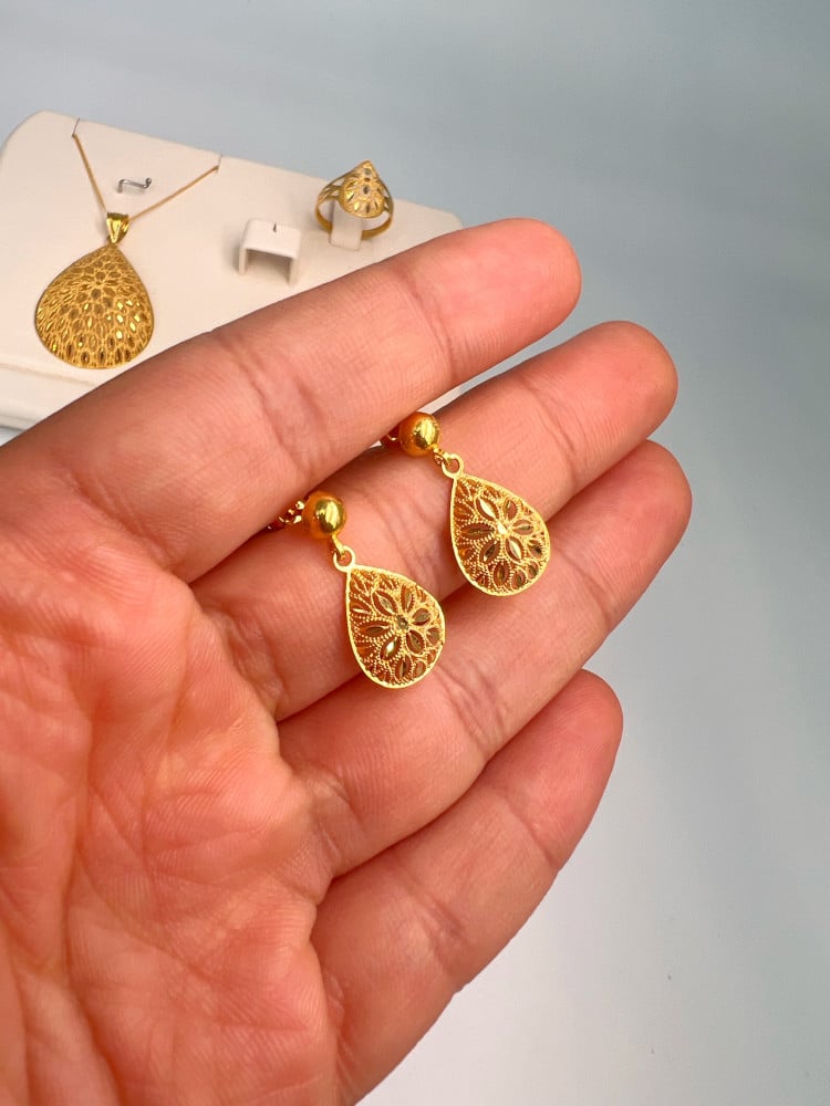 Half of an Olive Branch model set - 21 karat
