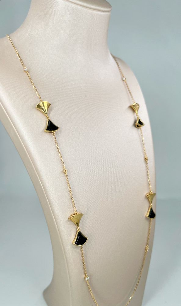A necklace of global designs - 18 karat