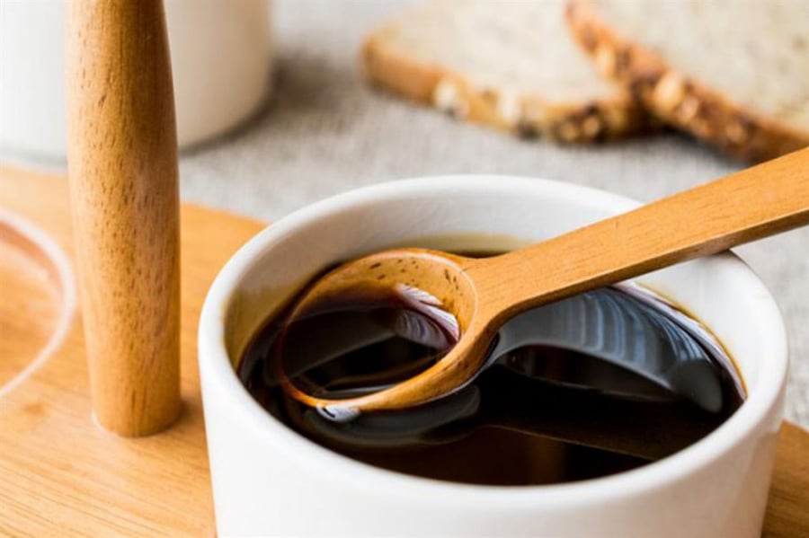 Half a kilogram of local Shoka honey