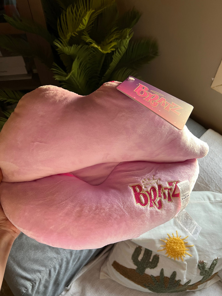 مخدة Bratz
