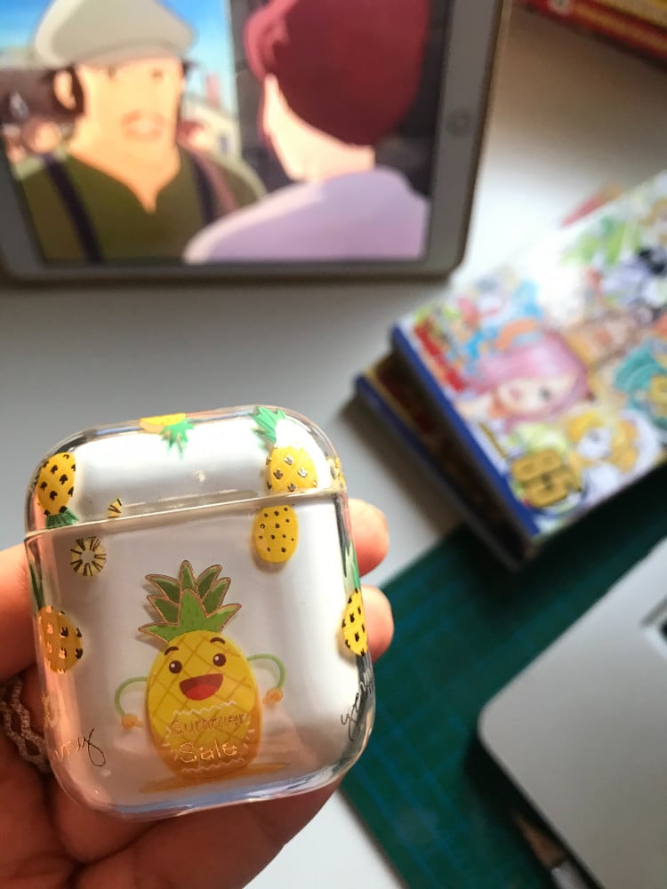 pineapple AirPod case