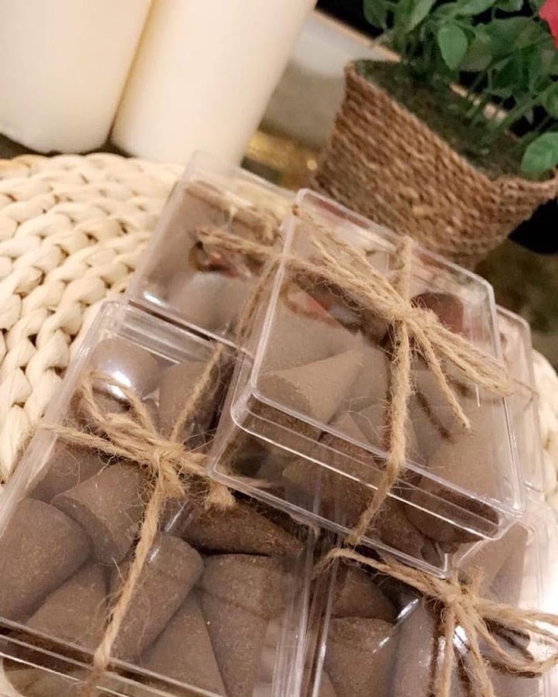 Oud incense pyramid