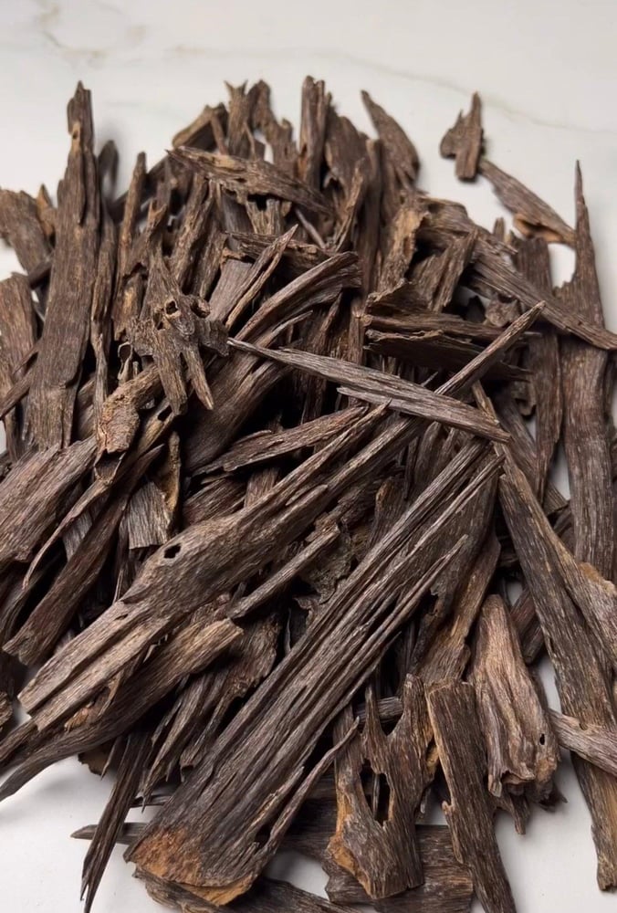 عود هندي طبيعي سيوفي تربل سوبر نص وقيه 15 جرام