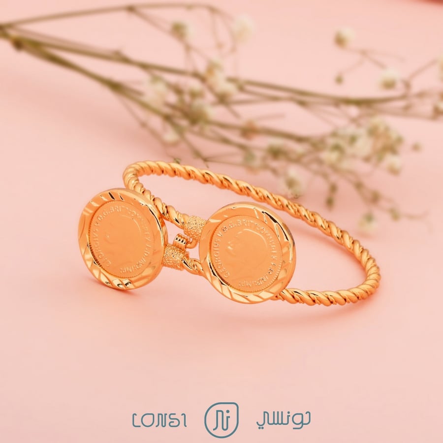 أساور مطلية تصميم جنيهات الذهب