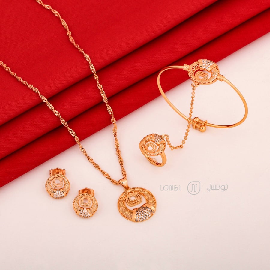 طقم أطفال تصميم كلاسيكي