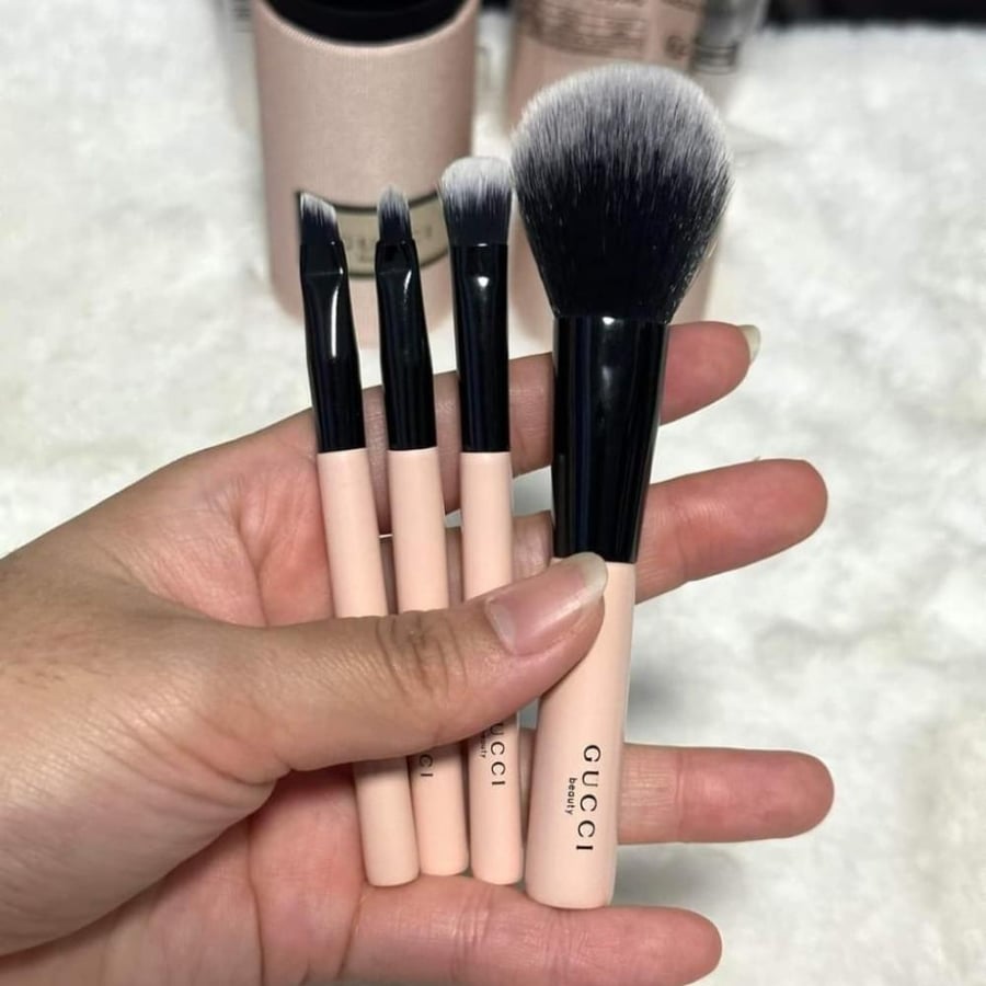 Gucci set of makeup Brushes & mini pouch