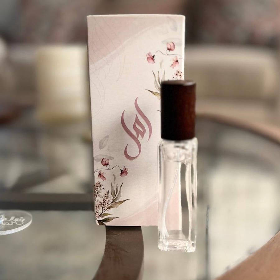 10 عطر مسك البودر ١٨ مل في علبه بالثيم الخاص