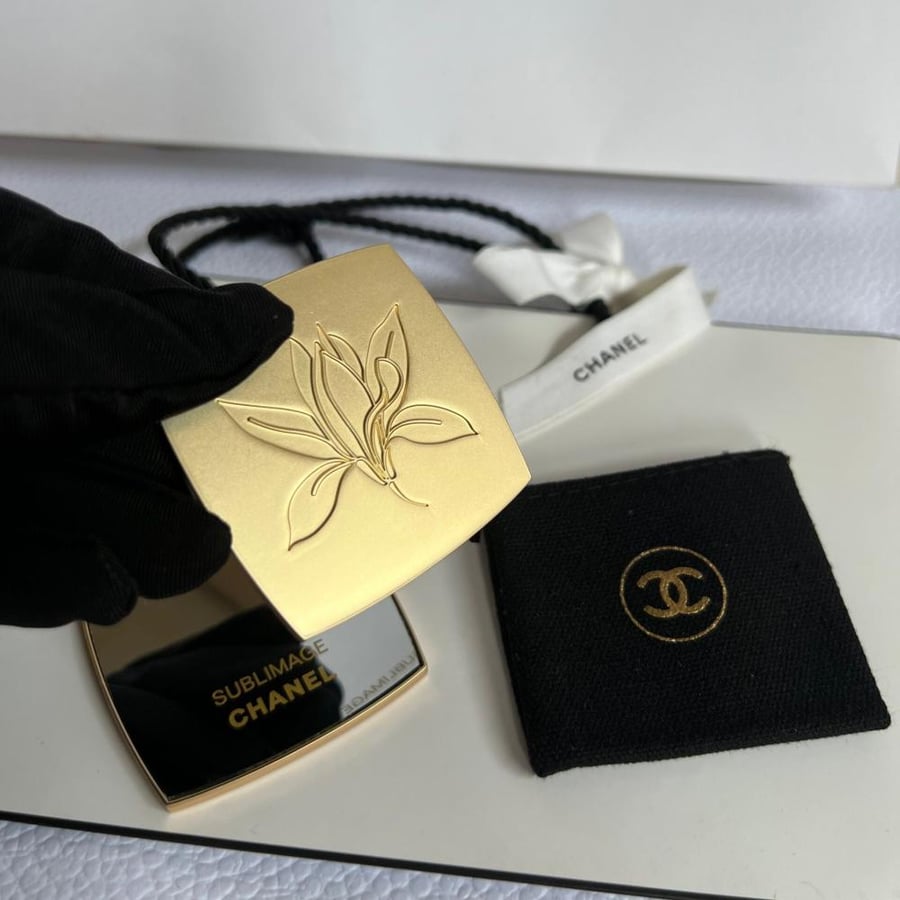 5 توزيعات مرايا شانيل الاصلية مع كيس شانيل Chanel VIP Sublimage Mirror