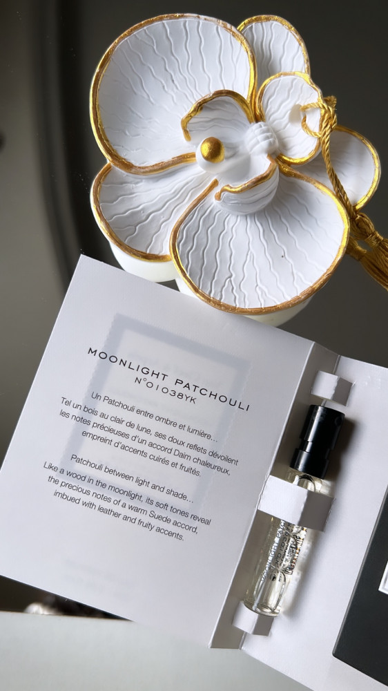 The aromatic stone box with Van Cleef perfume