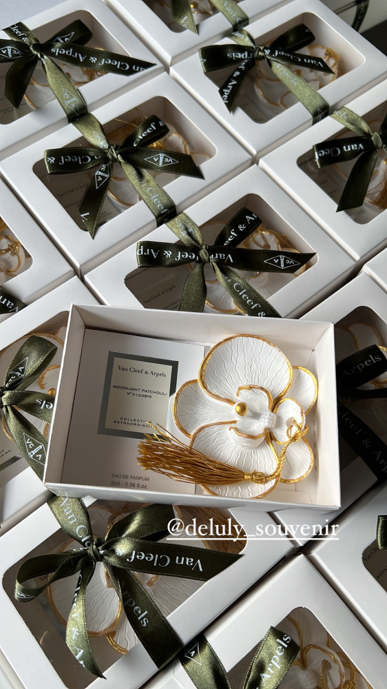 The aromatic stone box with Van Cleef perfume
