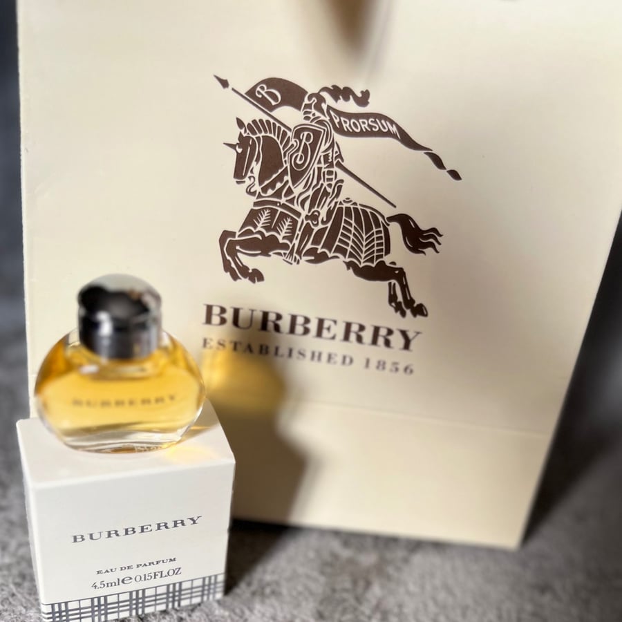 عطر بربري هيرو الجديد (4.5 مل صب) مع كيس