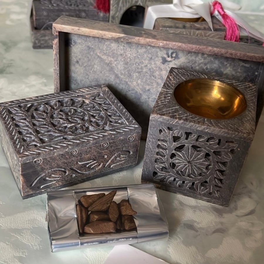 طقم رخام طبيعي ثلاث قطع (صينية / علبة بخور / مبخره)