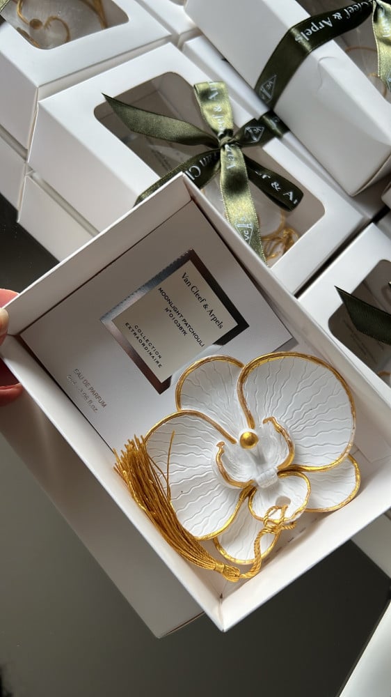 The aromatic stone box with Van Cleef perfume